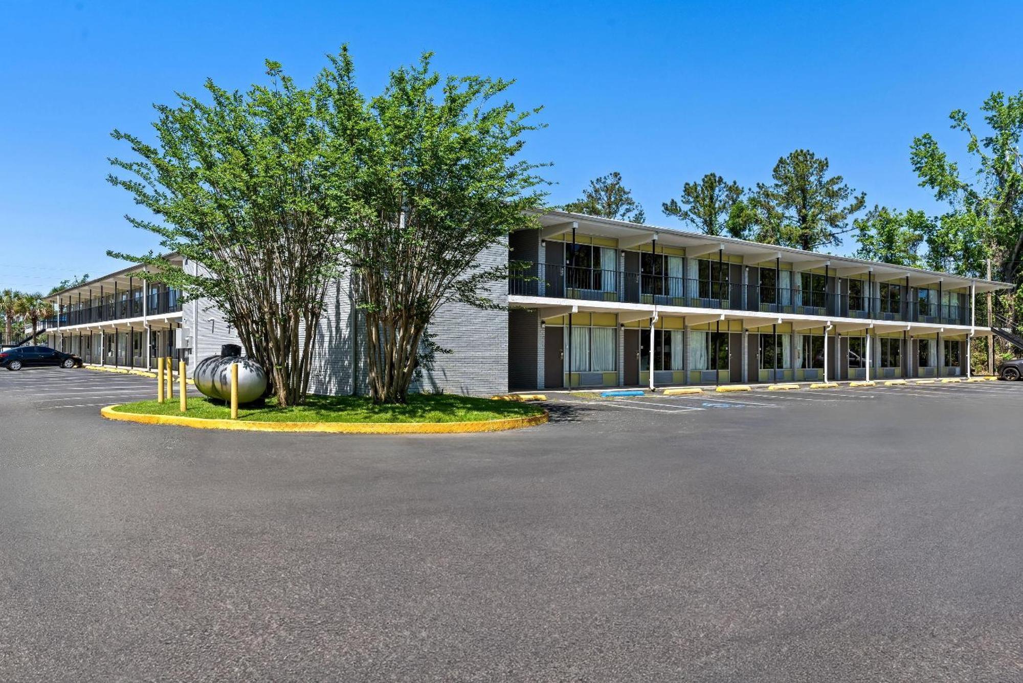 Econo Lodge Jennings Exterior photo